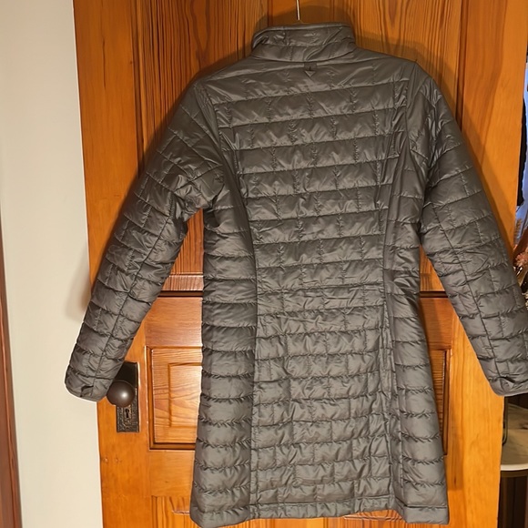 Excellent condition Patagonia nano puff parka in feature gray in small S - Picture 4 of 4